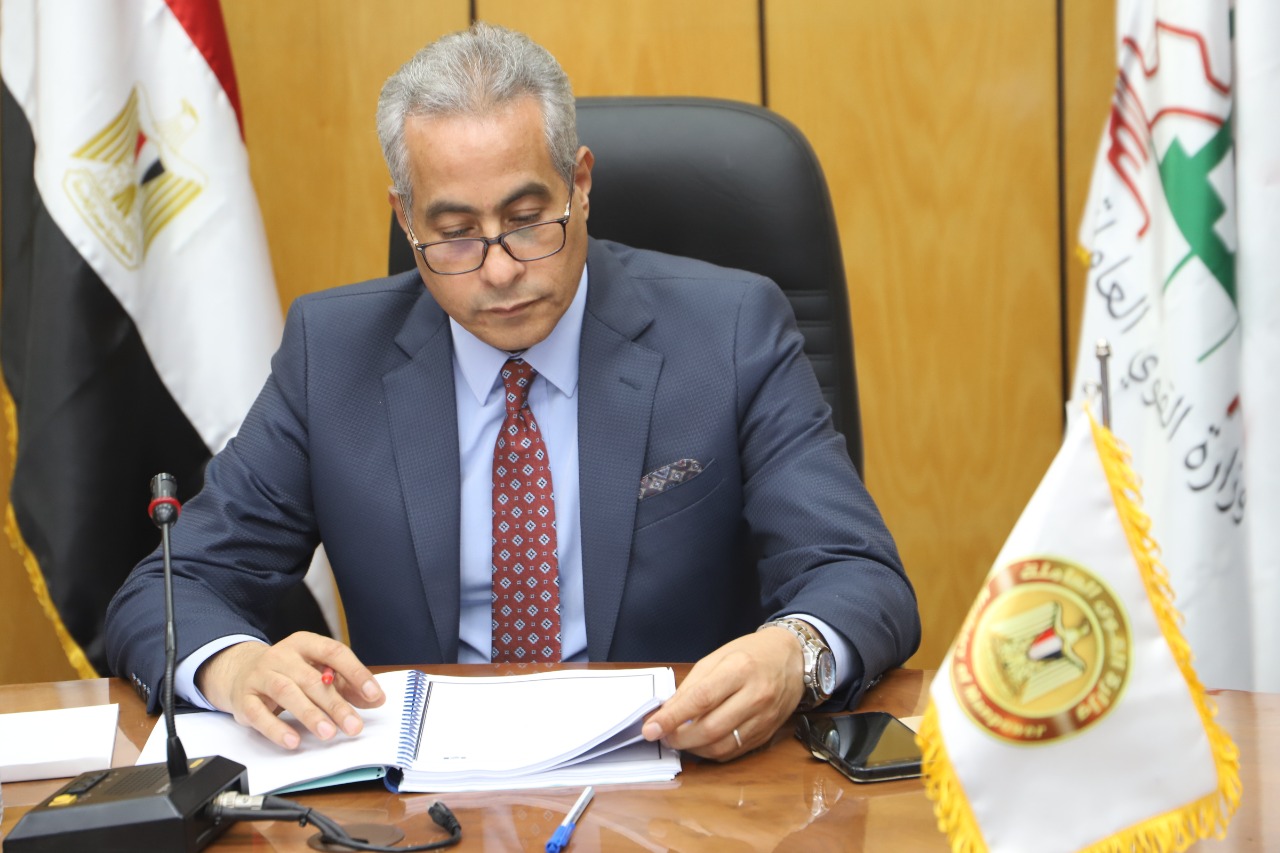 وزير القوى العامله 